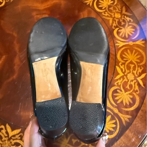 Salvatore Ferragamo Black Patent Vera Bow Shoes Size 9 1” heel MSRP $895 - Picture 12 of 14